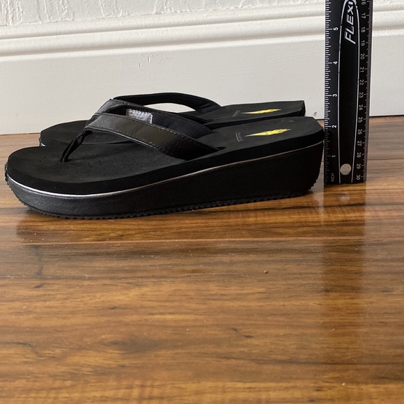 Volatile Leather Platform Flip Flops Size 10 - Picture 10 of 11